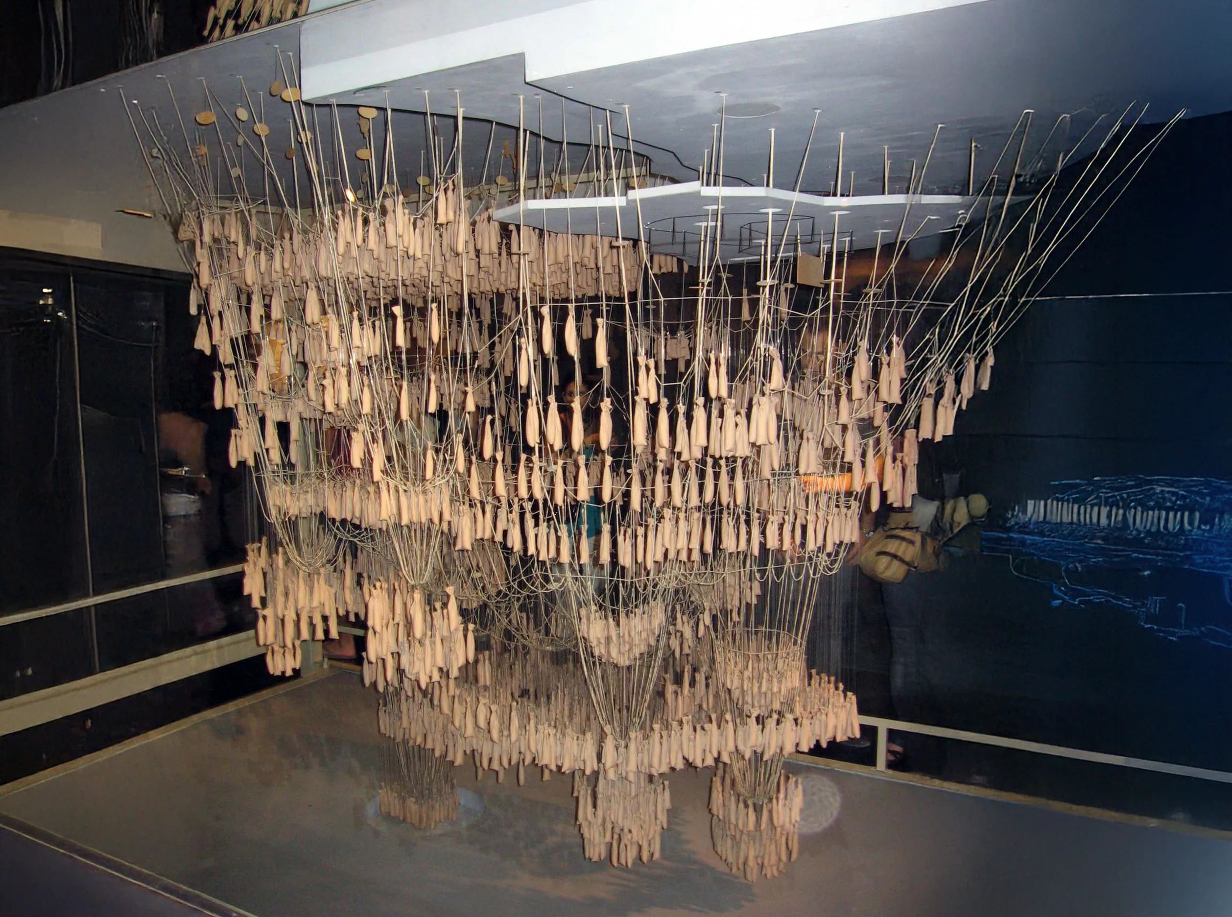 Funicular model. Using the same principle, but adding weights to simulate structural connections.