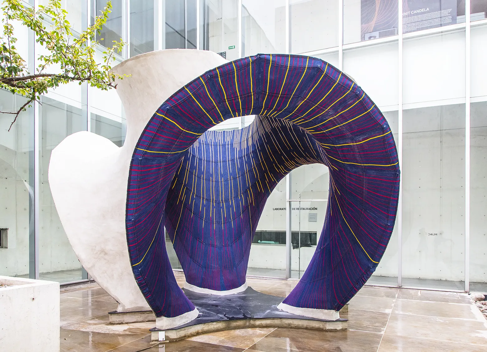 KnitCandela - The formwork is made of a knitted textile